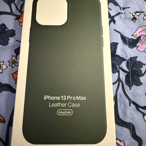 iPhone 13 ProMax green leather case - Picture 2 of 2